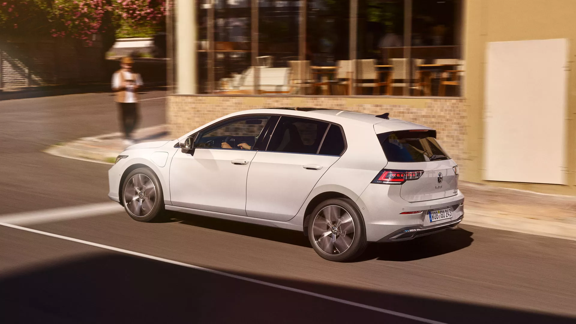 Volkswagen Golf R-Line in Fahrt
