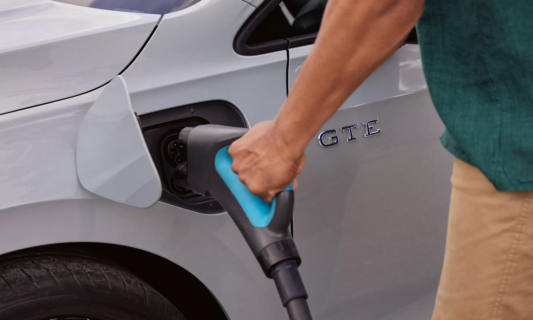 Volkswagen Golf GTE beim Laden